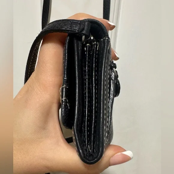 Brighton Crossbody Wallet in Black Leather - Picture 4 of 15